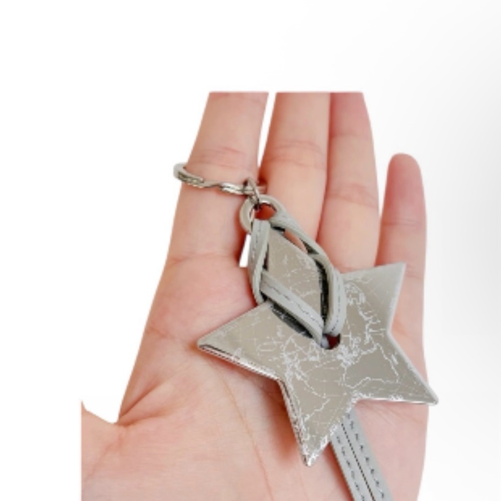 Dior Silver Star Keychain GWP - Picture 5 of 5